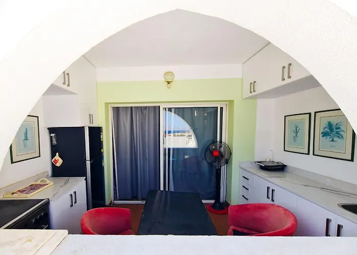Daire Sea View - - Beach, Pools & Workspace *
